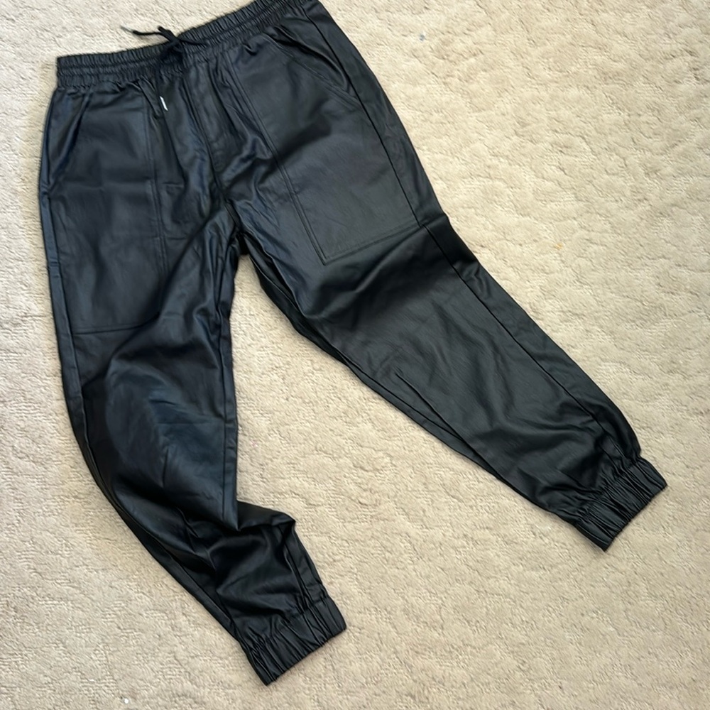 “Leather look” pants